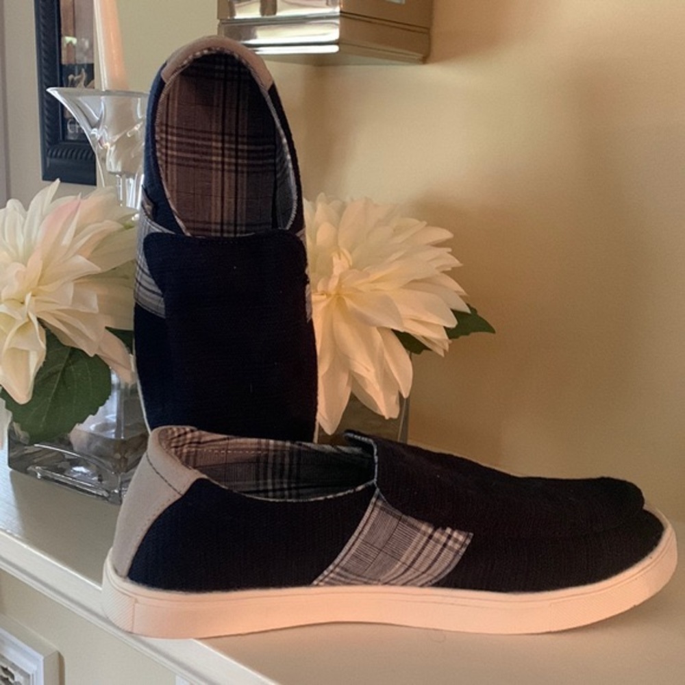 MUK LUKS Mens tour slip on sneaker, blue white and blue white plaid size 10